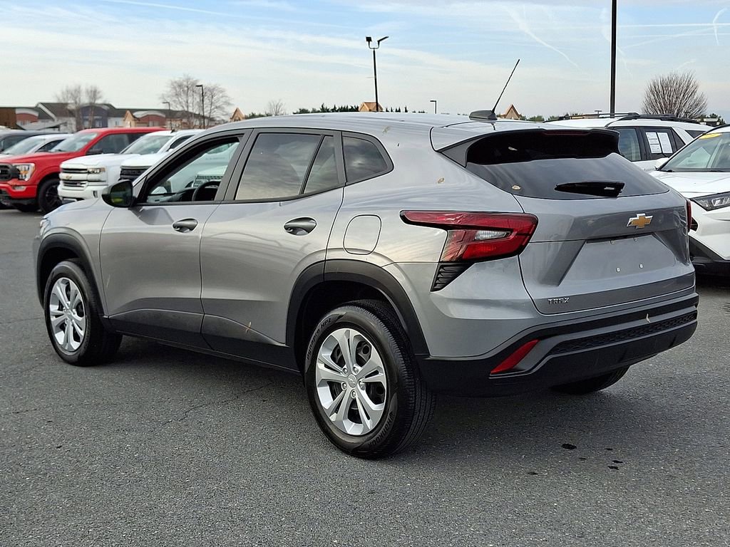 Used 2024 Chevrolet Trax LS image 4