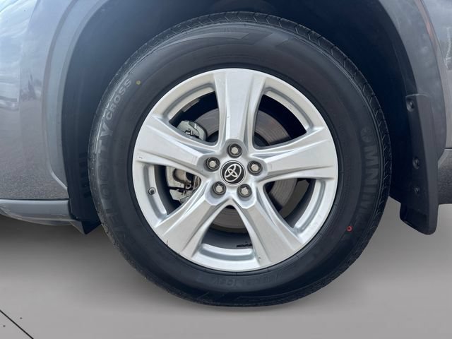 Used 2022 Toyota Highlander L FWD image 9
