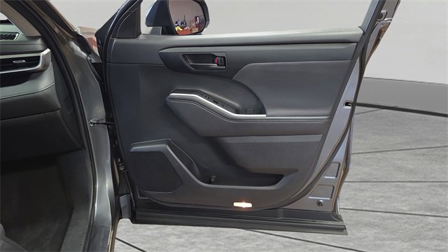 Used 2023 Toyota Highlander L image 26