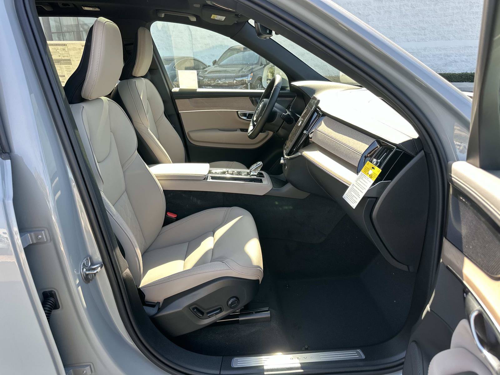 New 2026 Volvo XC90 T8 Plus AWD/4WD image 21