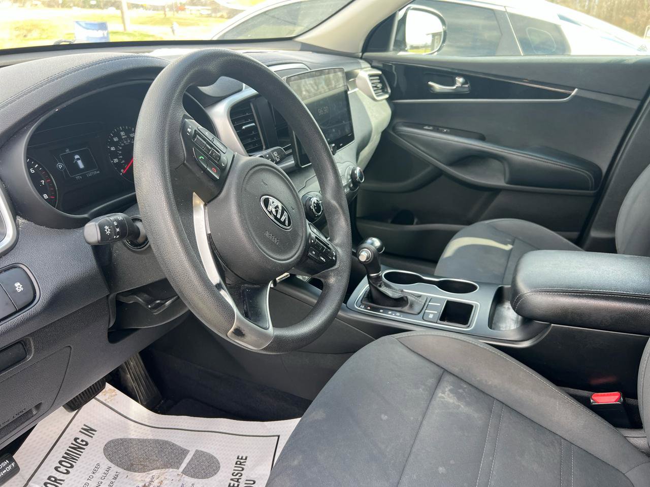 Used 2017 Kia Sorento L image 12