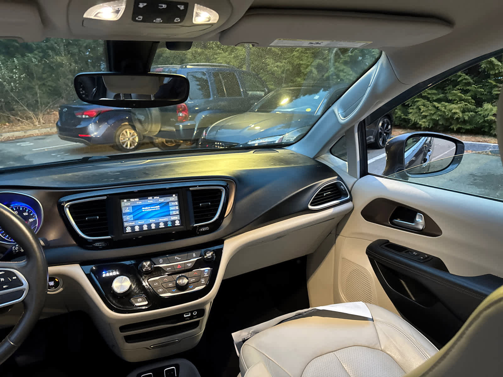 Used 2019 Chrysler Pacifica Touring-L image 34