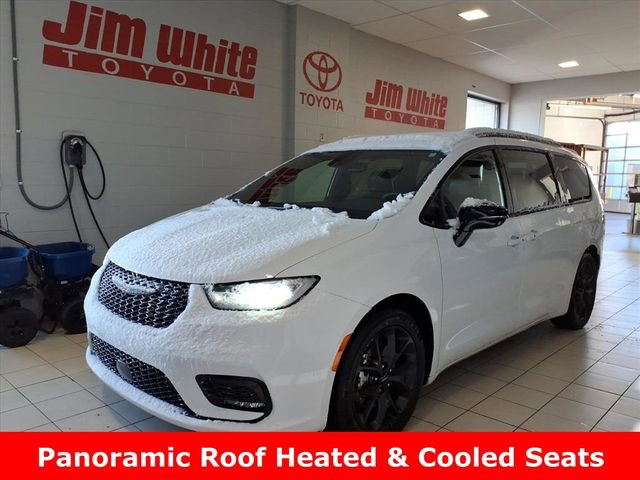 Used 2025 Chrysler Pacifica Limited