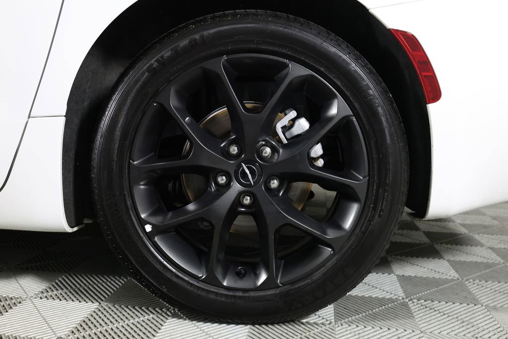 Used 2025 Chrysler Pacifica Limited FWD image 41