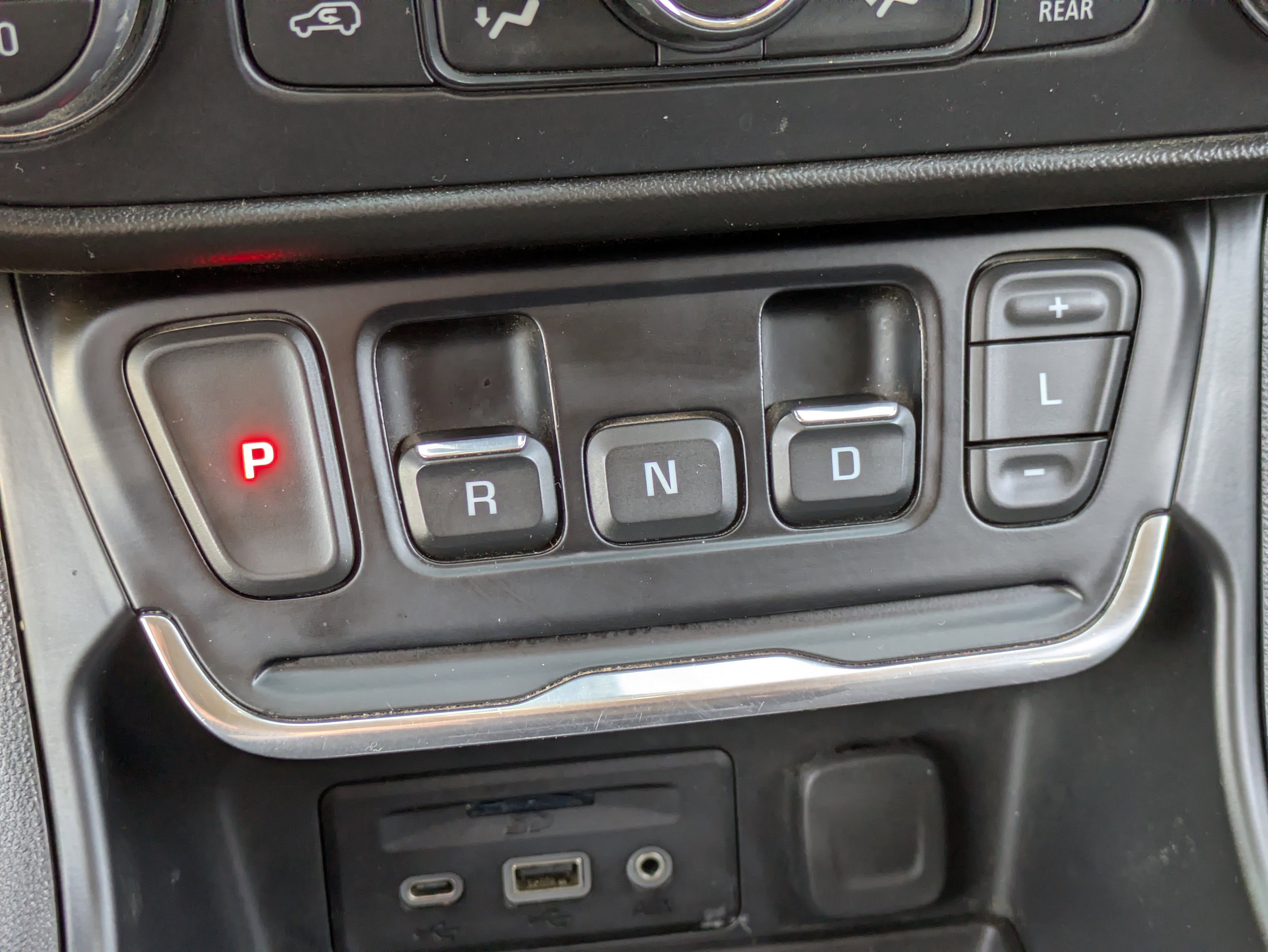 Used 2021 GMC Terrain SLT image 25