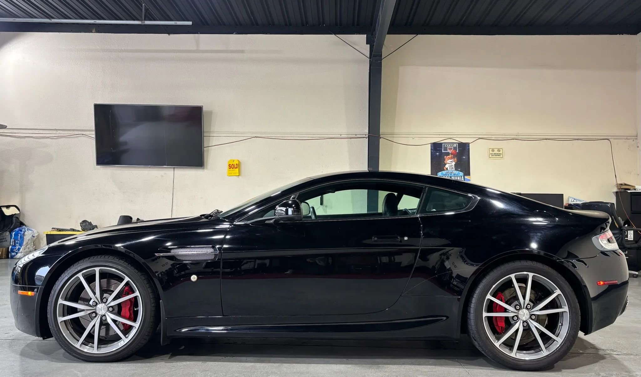 Used 2010 Aston Martin V8 Vantage Coupe 2D image 5