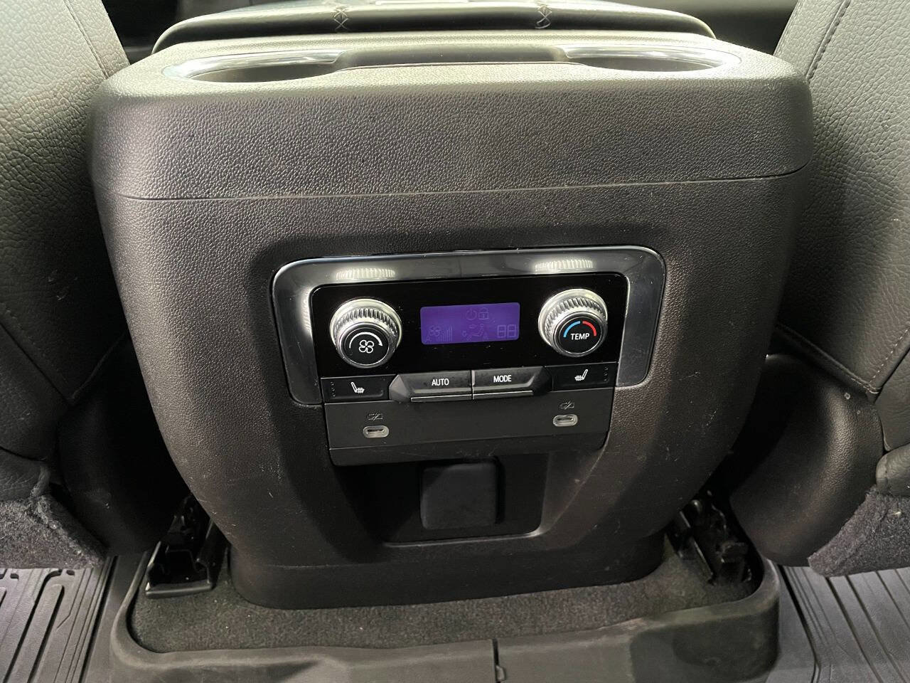 Used 2021 GMC Yukon Denali w/ Denali Premium Package image 26