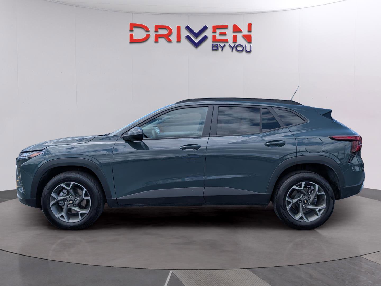 Used 2025 Chevrolet Trax LT image 2