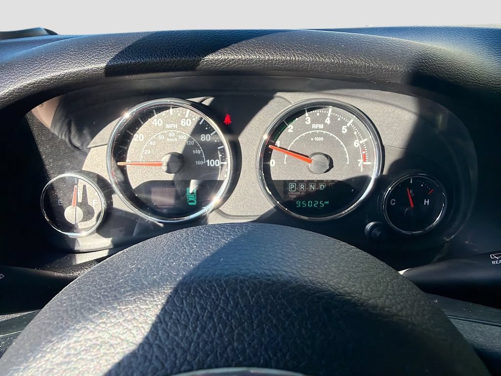 Used 2017 Jeep Wrangler Unlimited Sahara w/ Connectivity Group AWD/4WD image 31