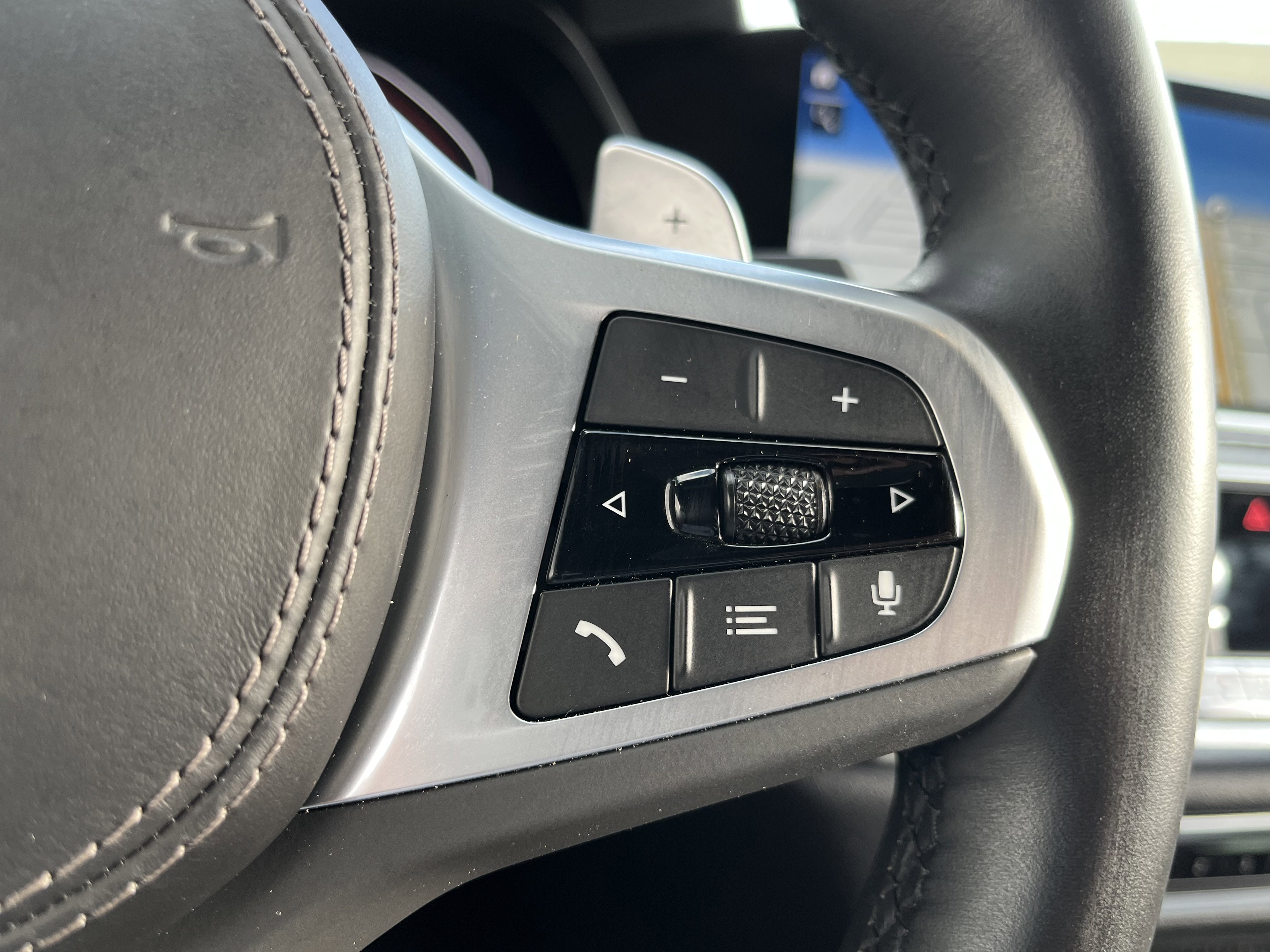 Used 2023 BMW X6 M50i w/ Climate Comfort Package image 26