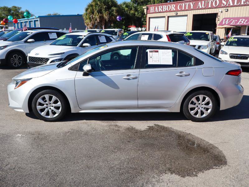 Used 2021 Toyota Corolla LE FWD image 2
