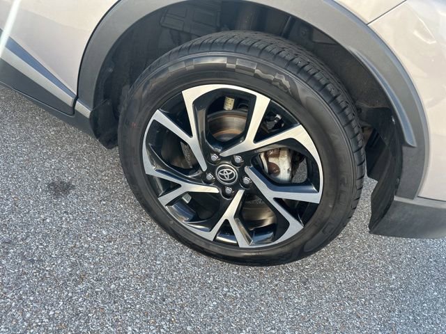 Used 2020 Toyota C-HR XLE FWD image 27