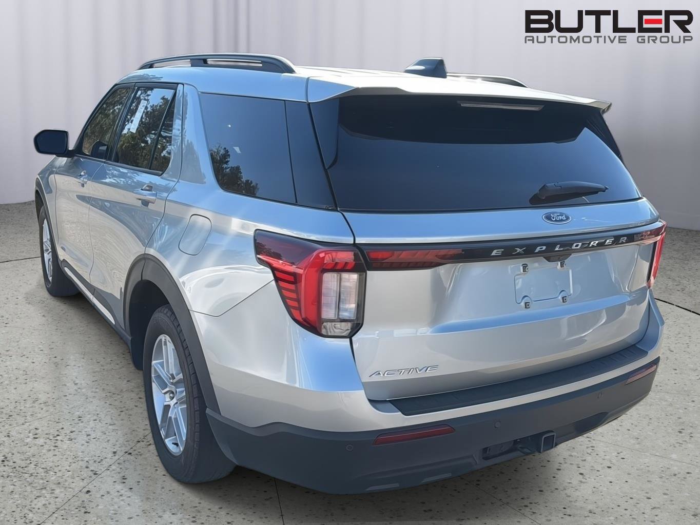 Used 2025 Ford Explorer Active RWD image 10