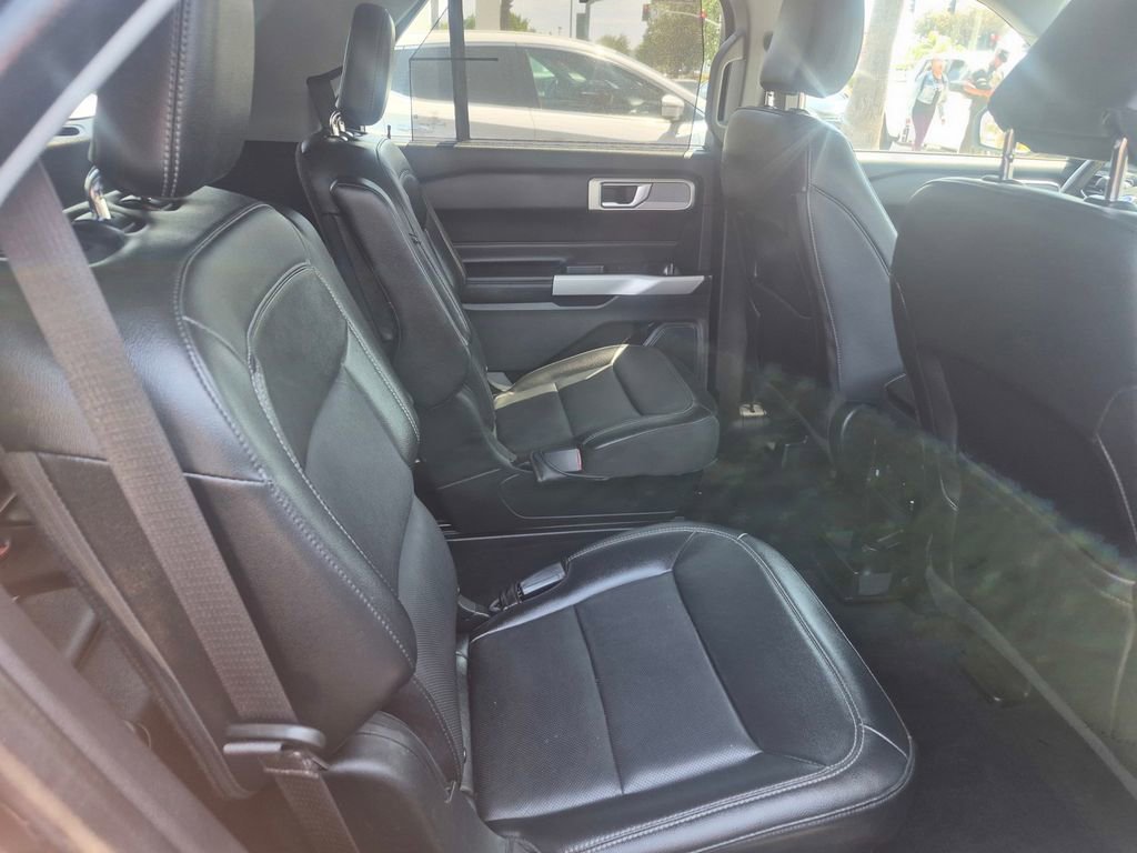 Used 2022 Ford Explorer Limited w/ Equipment Group 301A AWD/4WD image 28