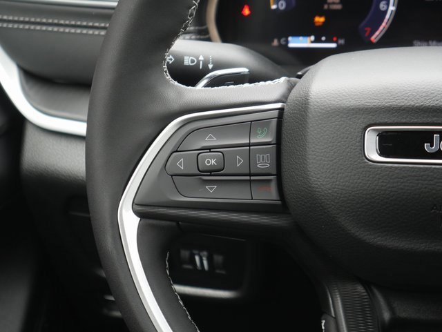 New 2025 Jeep Grand Cherokee Laredo image 16