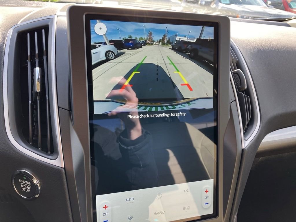 New 2024 Ford Edge SE image 8