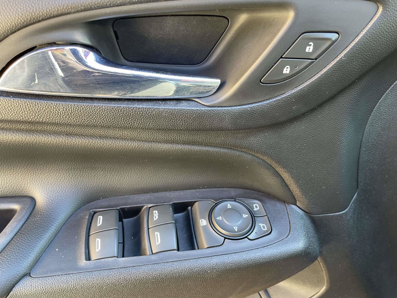 Used 2018 Chevrolet Equinox Premier AWD/4WD image 18