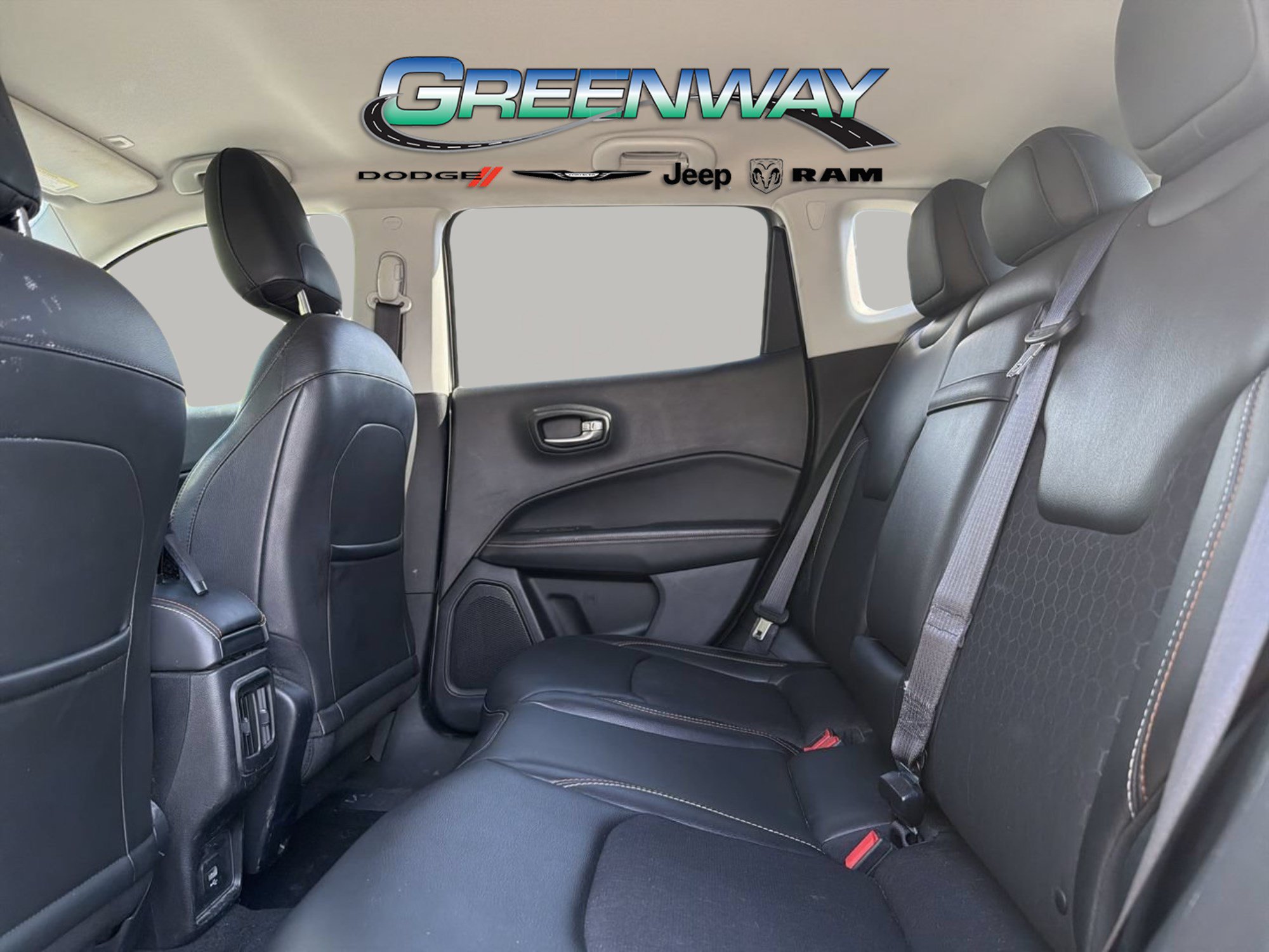 Used 2018 Jeep Compass Latitude FWD image 16