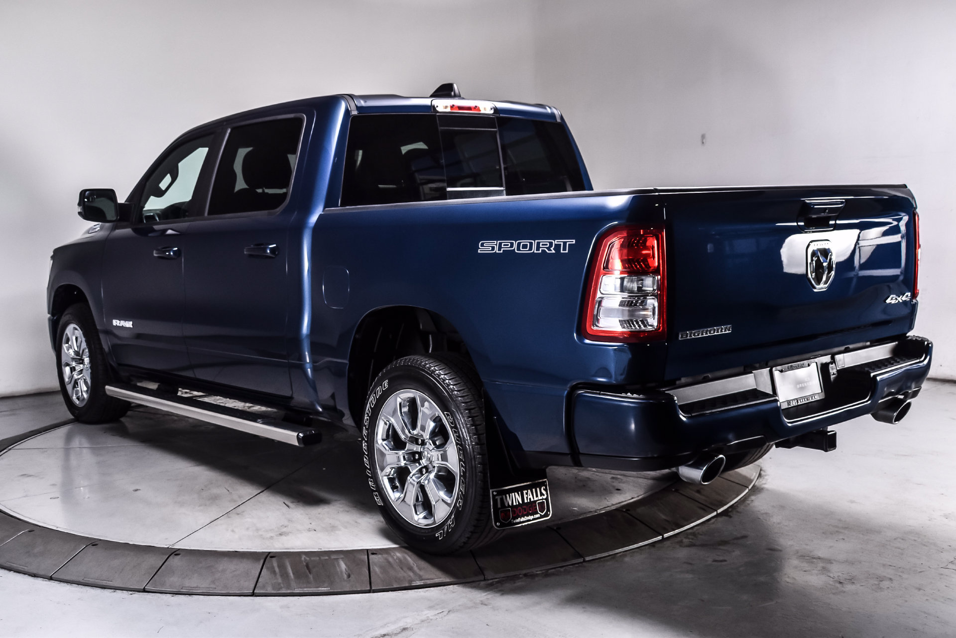 Used 2023 RAM 1500 Big Horn AWD/4WD image 4