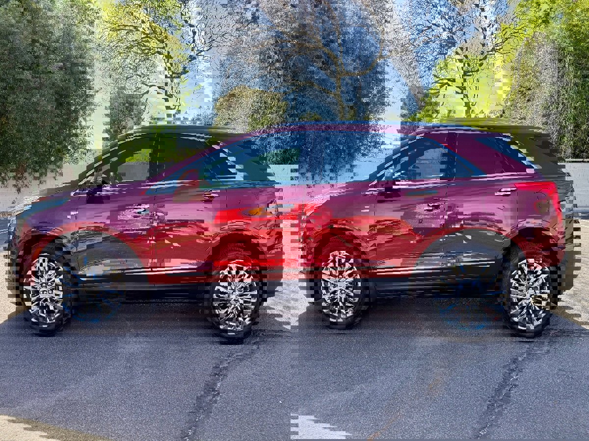 Used 2018 Cadillac XT5 Premium Luxury w/ Driver Assist Package AWD/4WD image 5