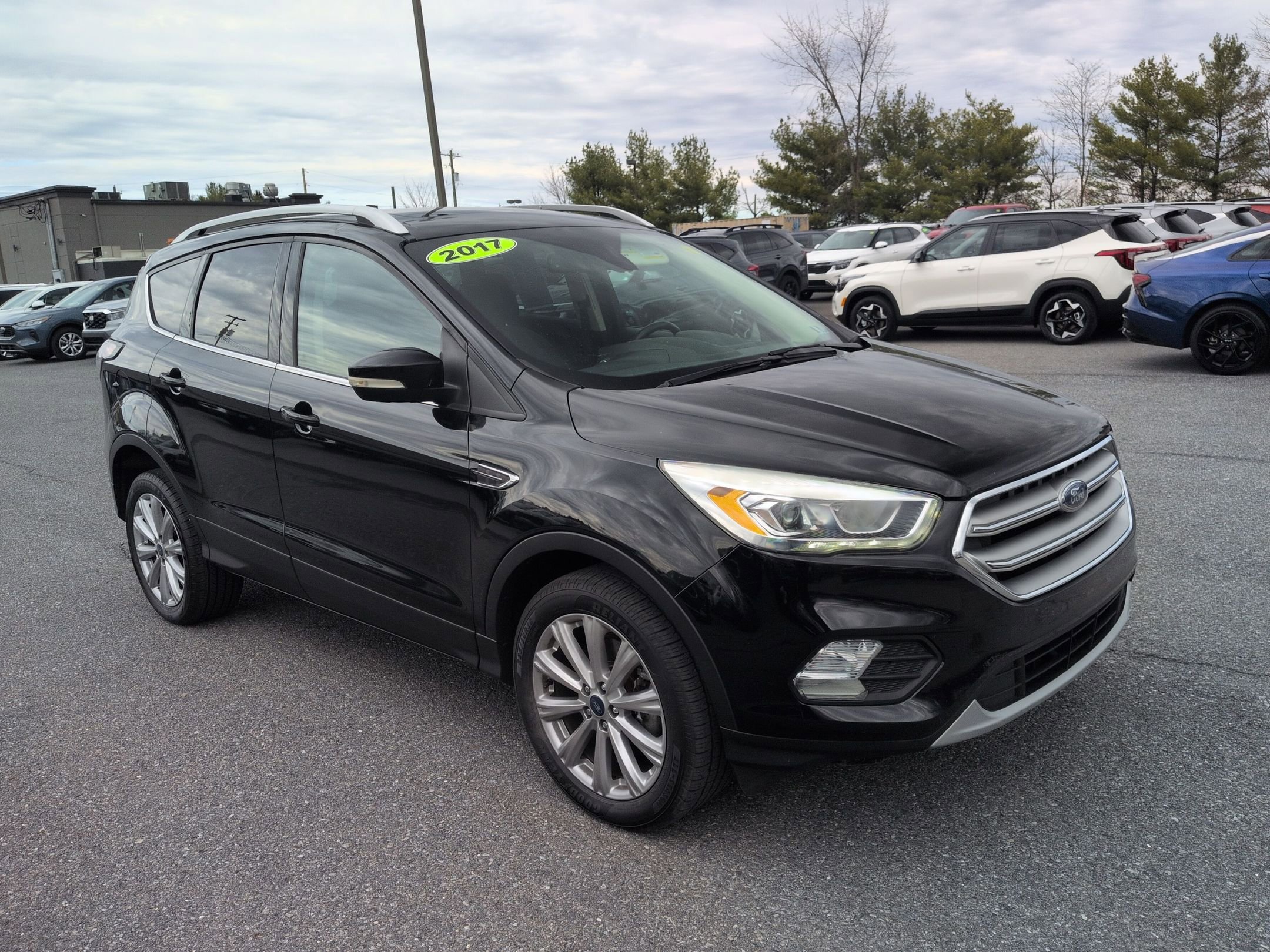 Used 2017 Ford Escape Titanium image 3