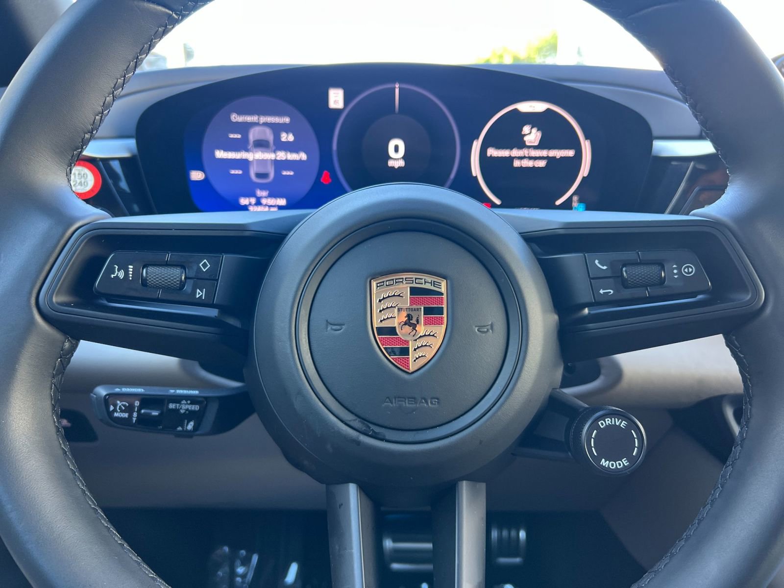 Certified 2025 Porsche Macan Electric image 28