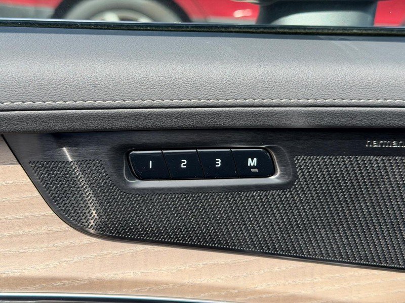 New 2026 Volvo XC90 T8 Plus w/ Protection Package Premier AWD/4WD image 11