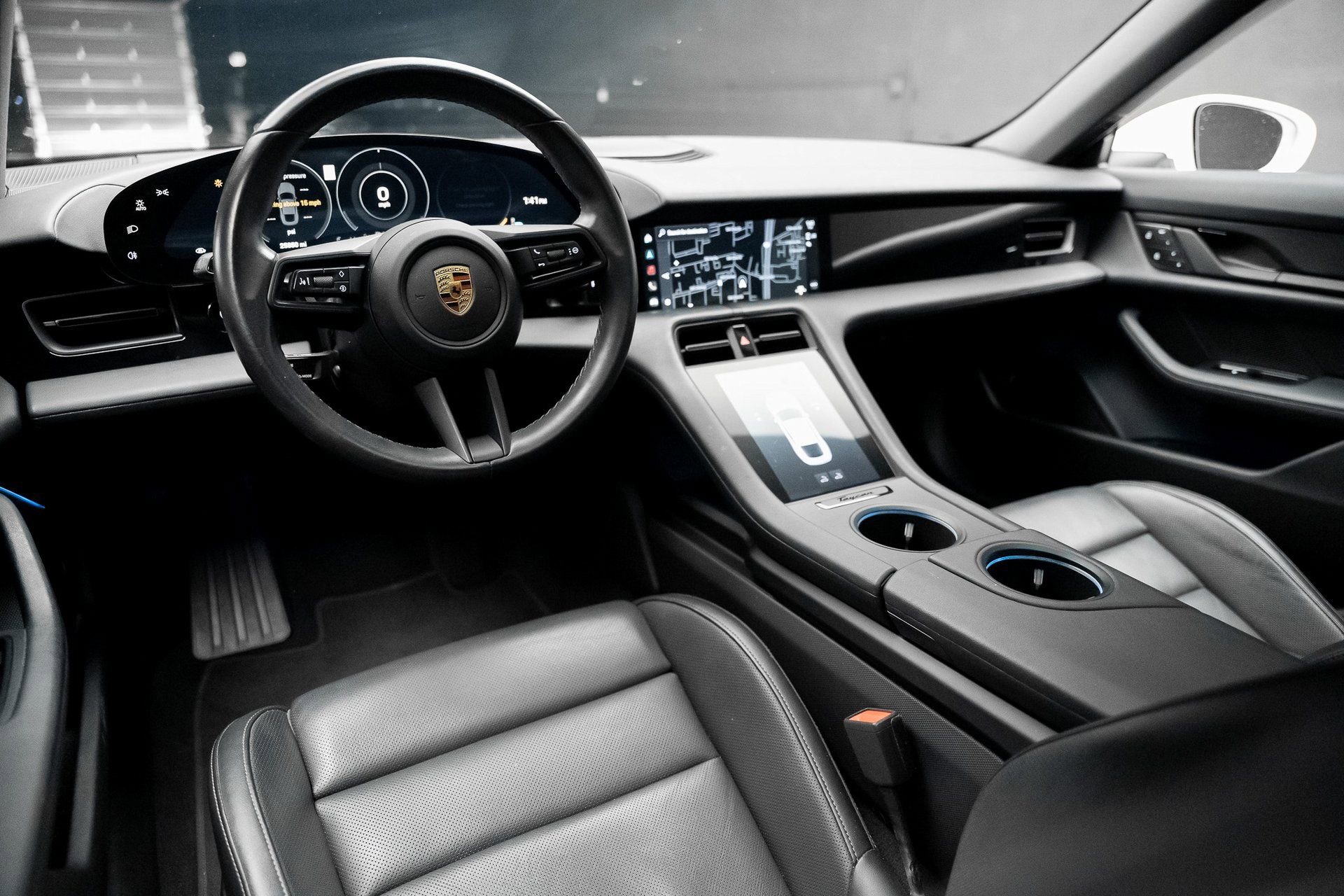 Used 2022 Porsche Taycan image 2