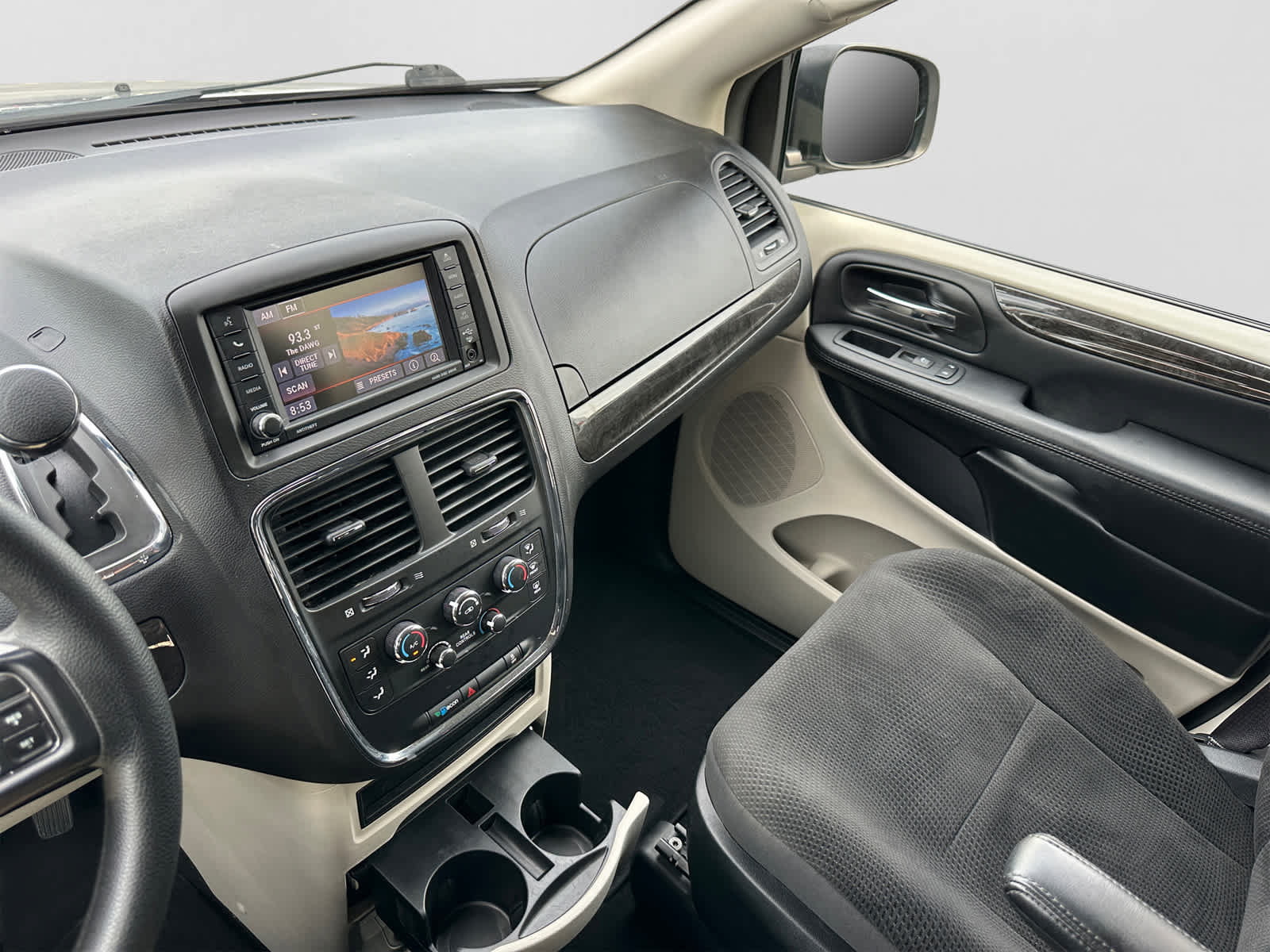 Used 2019 Dodge Grand Caravan SE FWD image 31