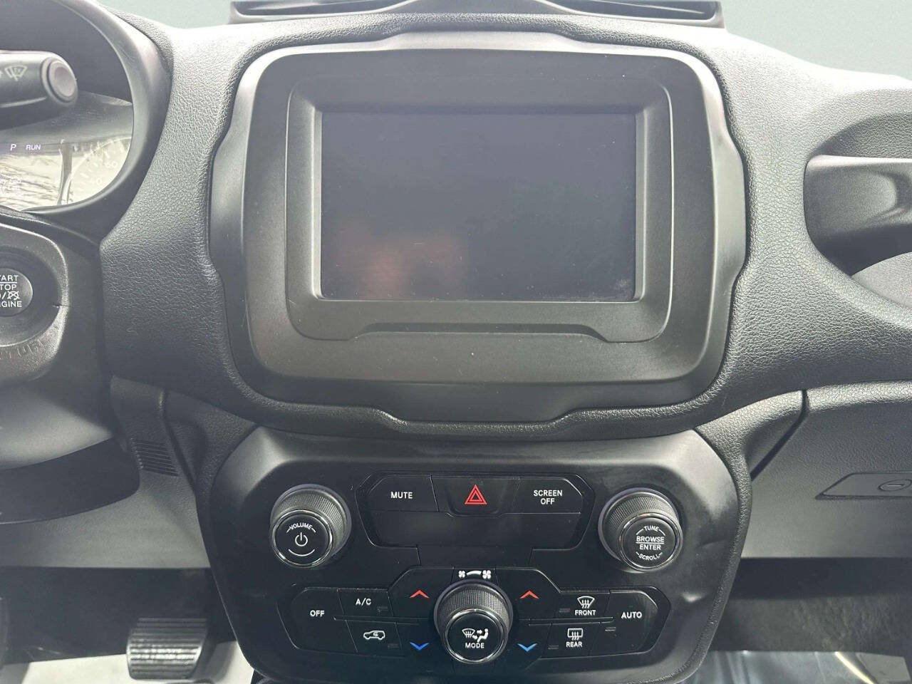 Used 2020 Jeep Renegade Latitude AWD/4WD image 28