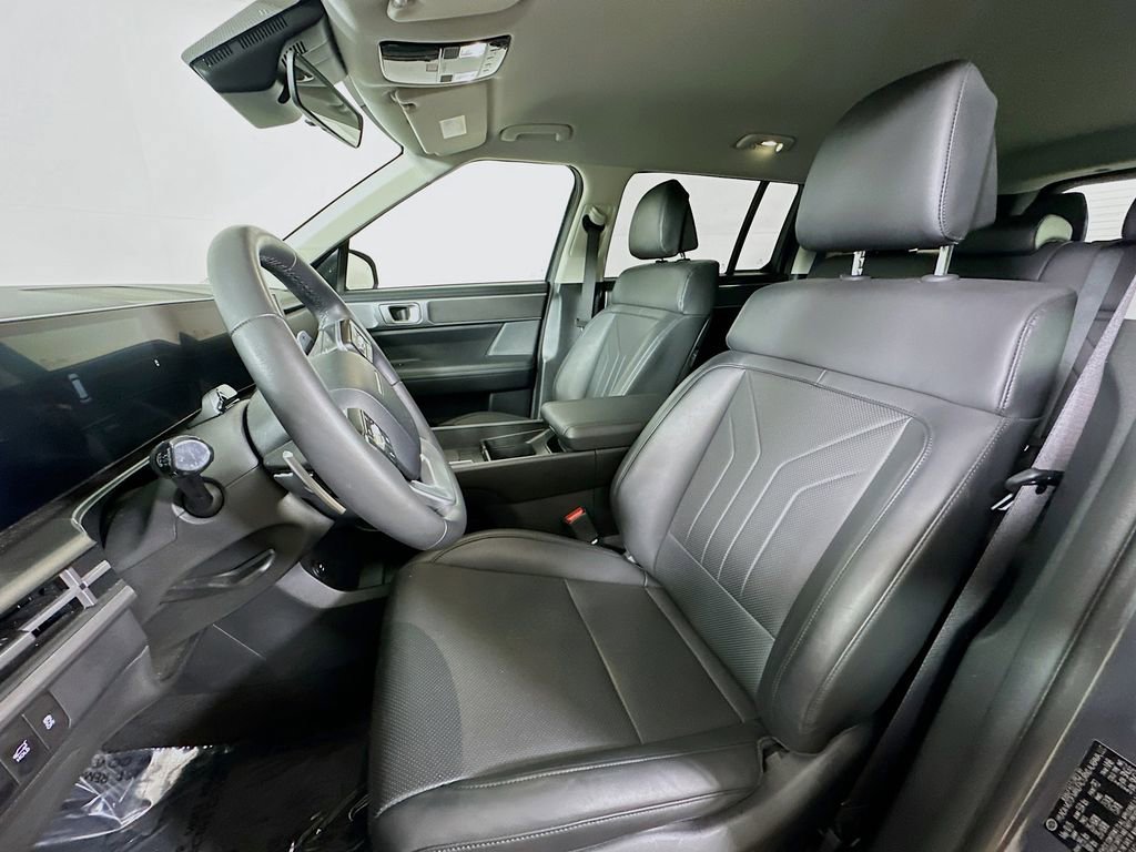 Used 2025 Hyundai Santa Fe SEL FWD image 16