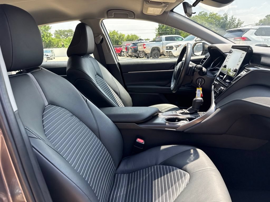 Used 2024 Toyota Camry SE FWD image 9