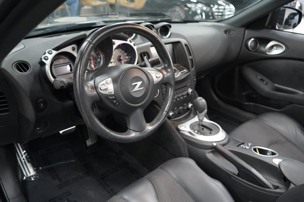 Used 2019 Nissan 370Z Touring RWD image 10
