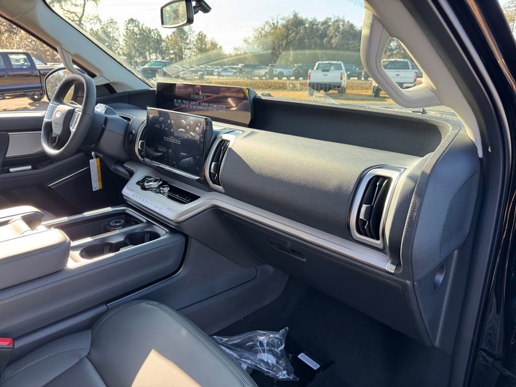 New 2026 Ford Expedition Active image 19