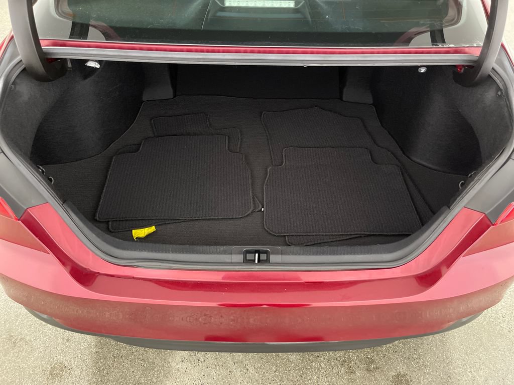 Certified 2018 Toyota Camry XLE FWD image 10
