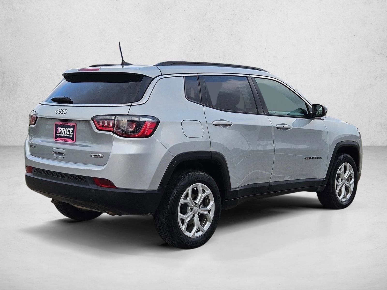 Used 2024 Jeep Compass Latitude AWD/4WD image 5