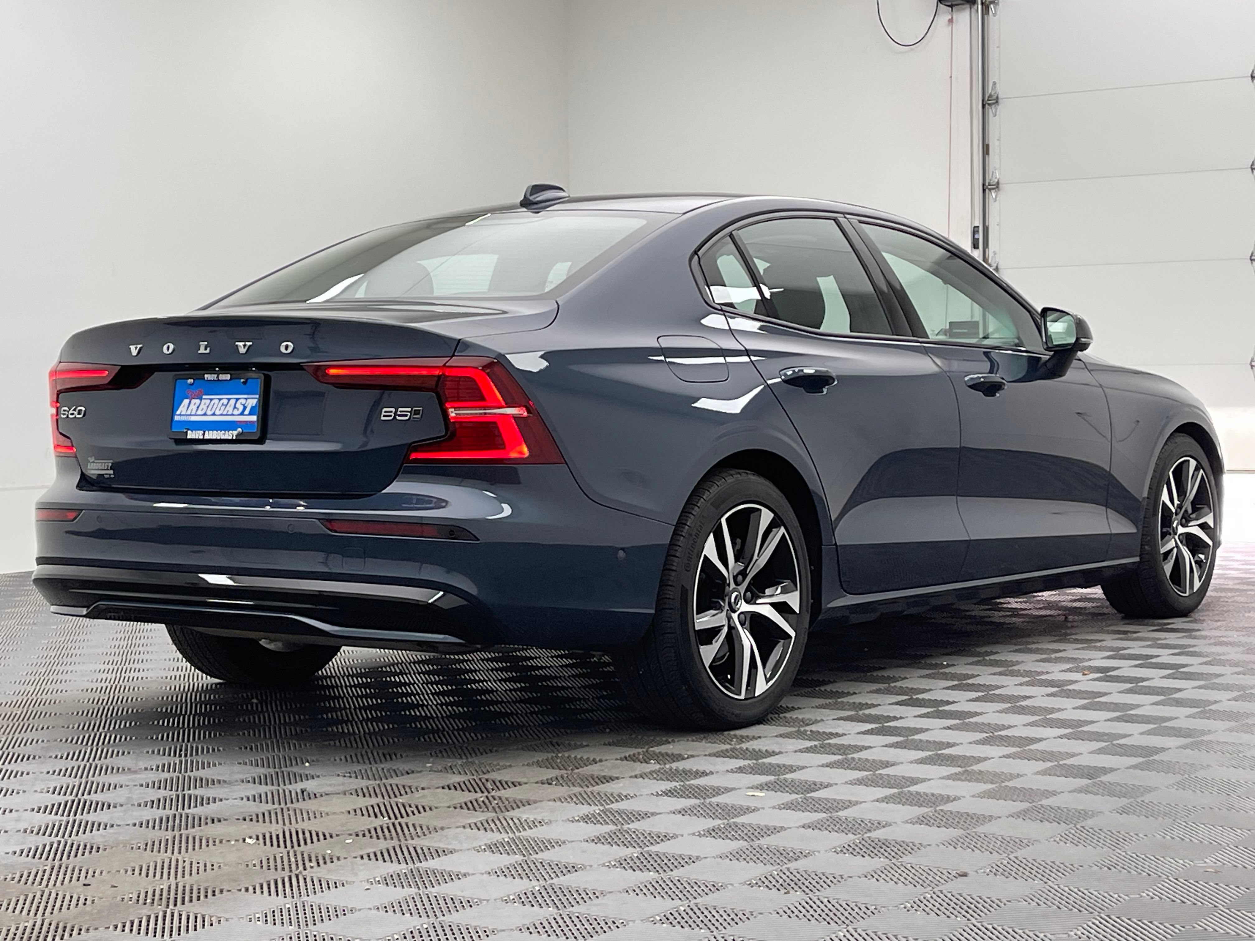 Used 2024 Volvo S60 B5 Plus AWD/4WD image 8