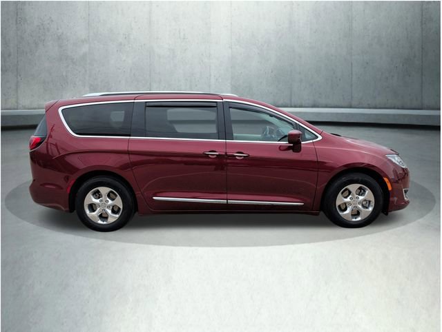 Used 2019 Chrysler Pacifica Touring-L w/ Premium Audio Group FWD image 7