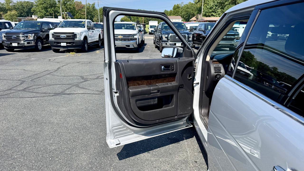 Used 2019 Ford Flex Limited AWD/4WD image 14