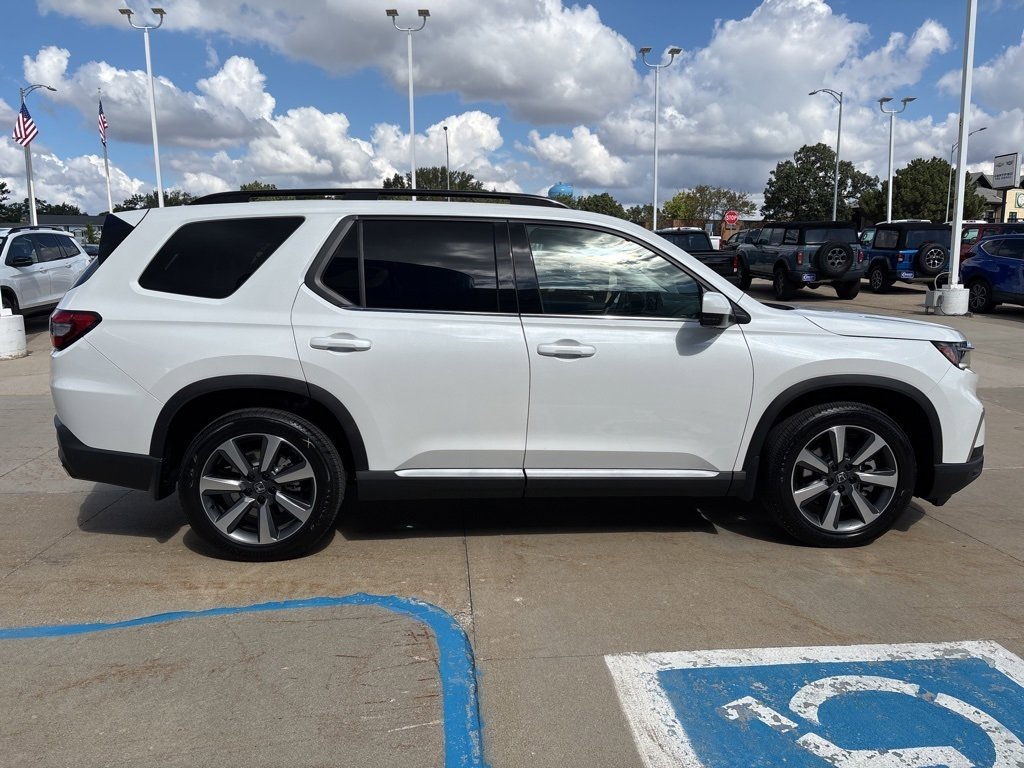 New 2025 Honda Pilot Elite image 2
