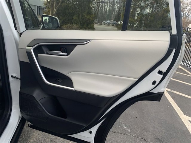 Used 2021 Toyota RAV4 XLE Premium image 11