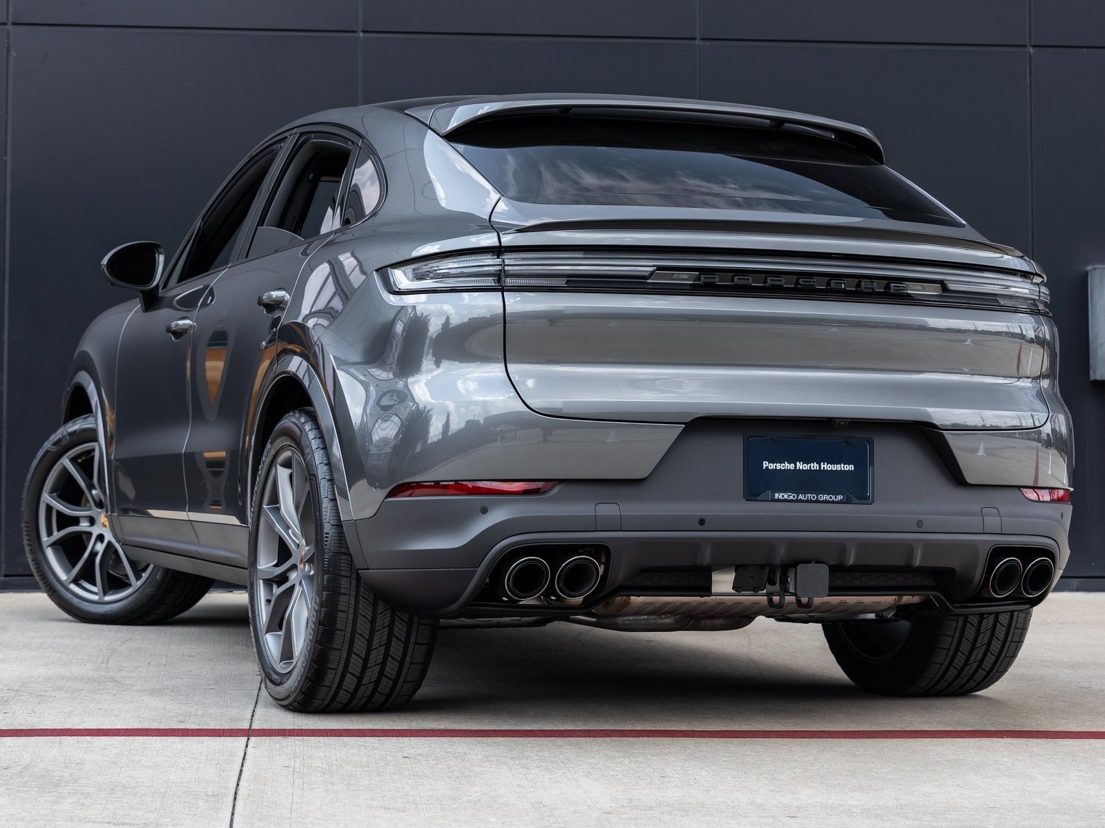 Certified 2025 Porsche Cayenne Coupe image 3