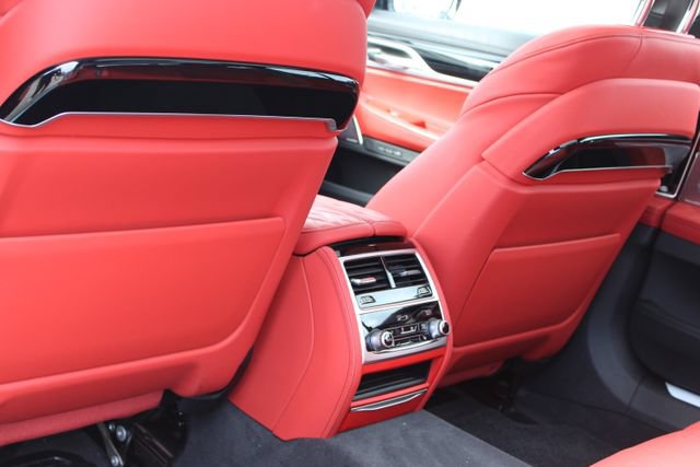 Used 2022 BMW 750i xDrive w/ M Sport Package AWD/4WD image 41