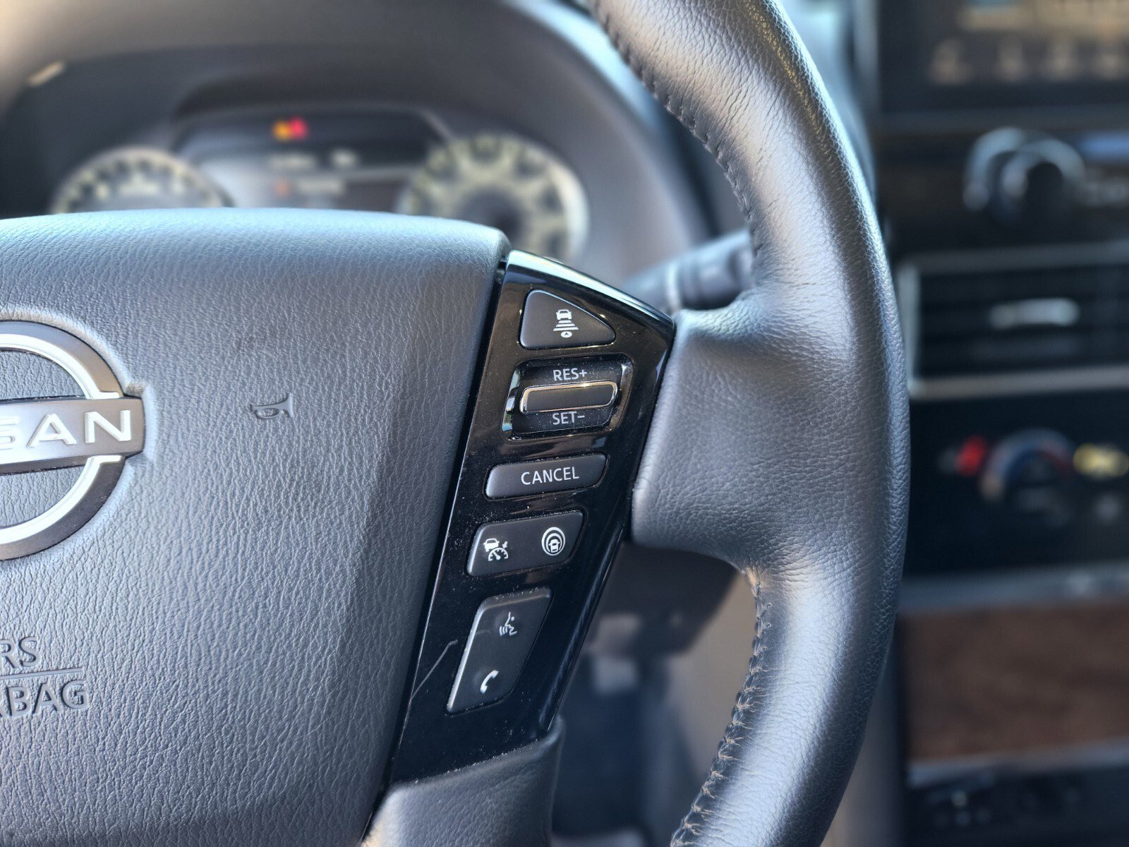 Used 2022 Nissan Armada SL w/ Captain's Chairs Package image 29