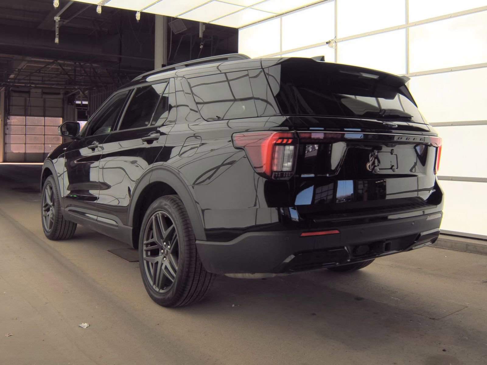 Used 2025 Ford Explorer ST-Line w/ Premium Package image 19