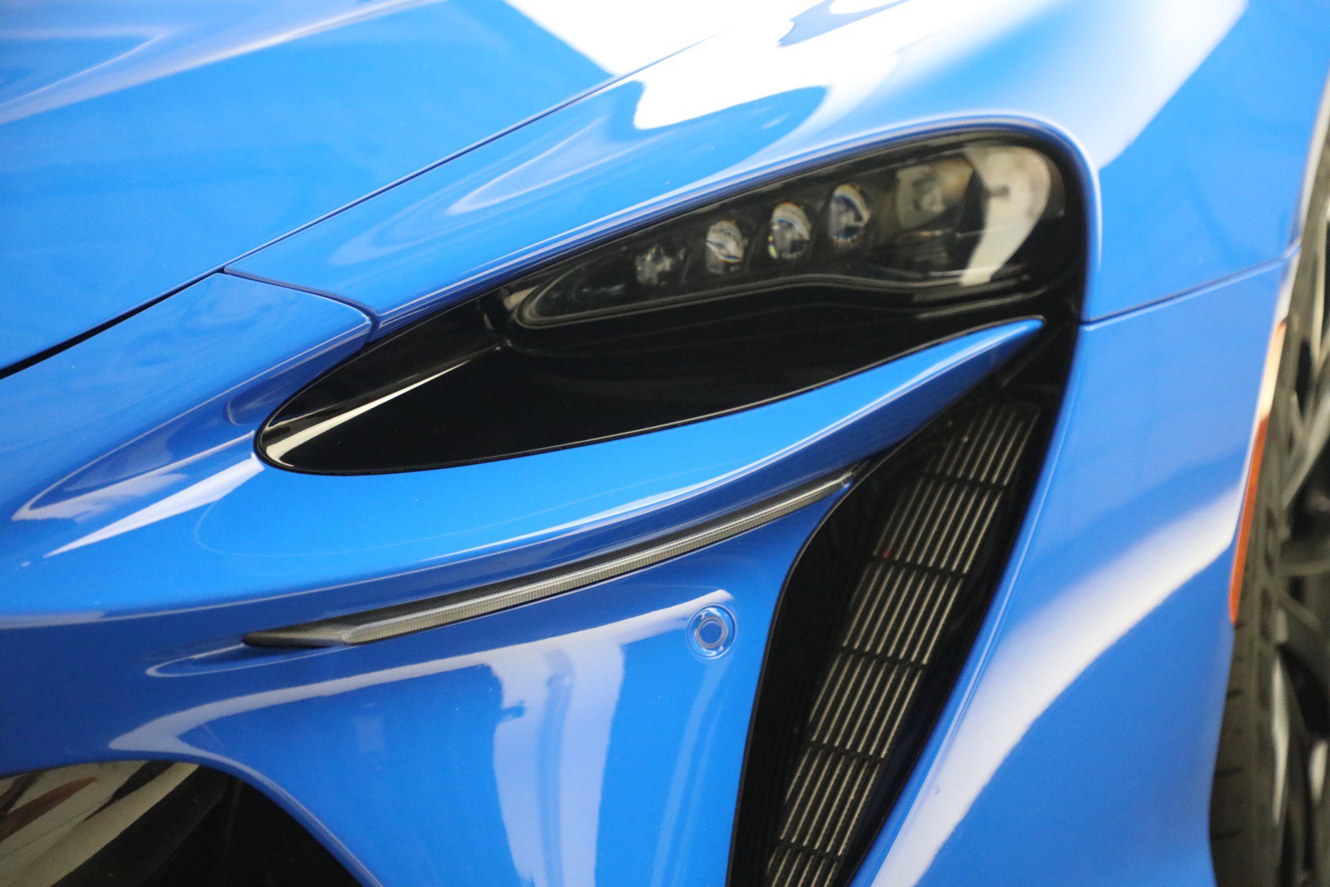 Used 2023 McLaren Artura image 19