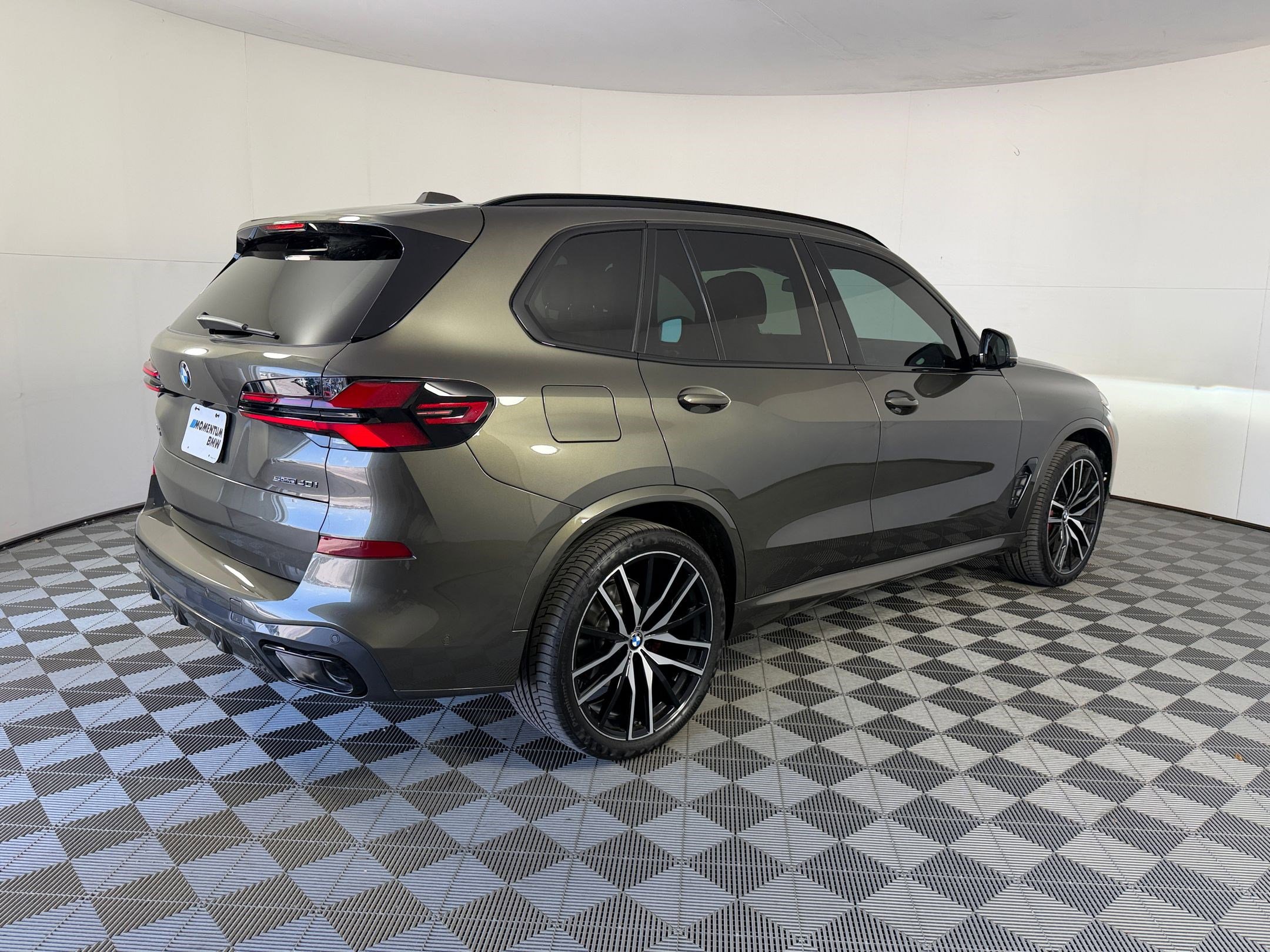 Used 2026 BMW X5 sDrive40i w/ M Sport Package RWD image 9