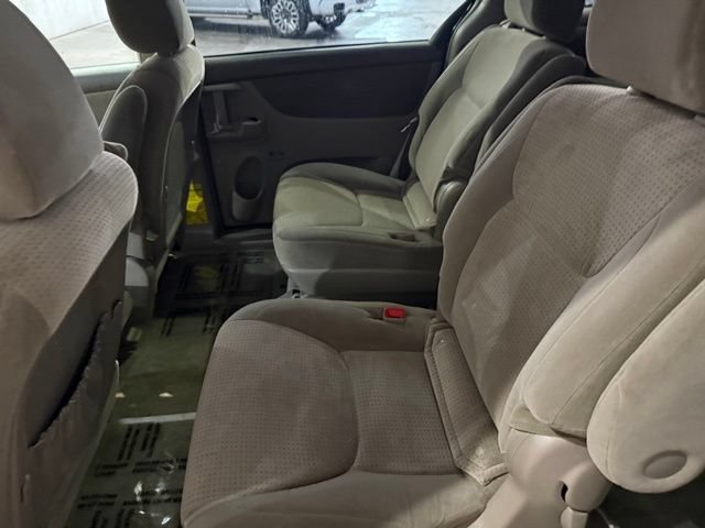 Used 2010 Toyota Sienna LE FWD image 26