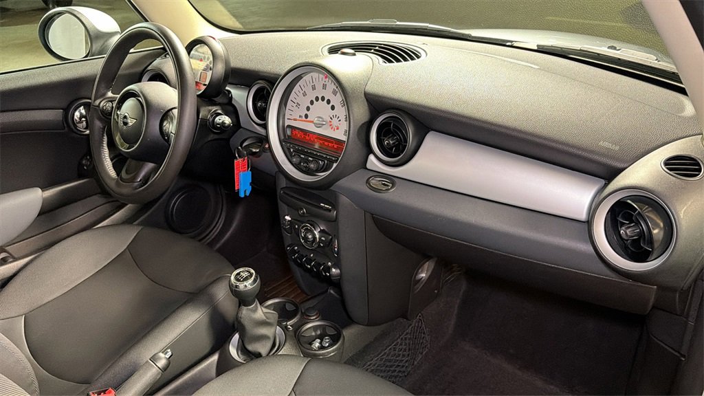 Used 2011 MINI Cooper Hardtop image 10