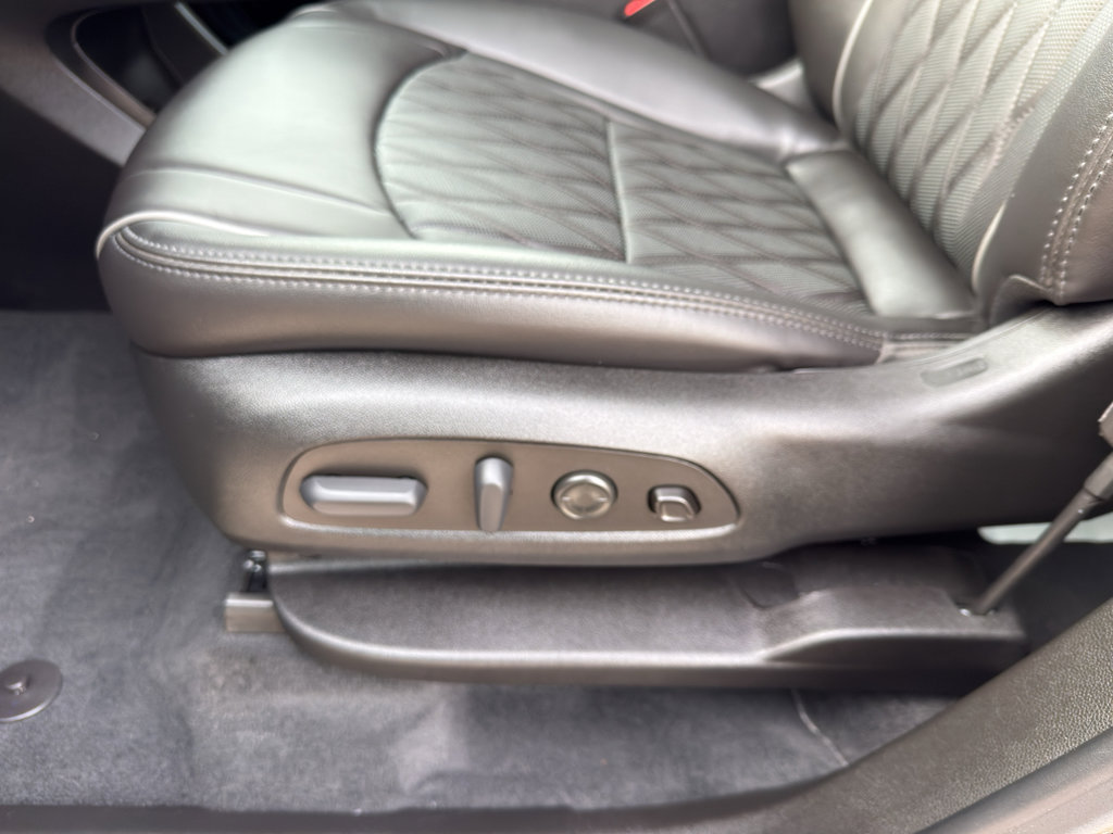 Used 2023 Buick Enclave Avenir w/ Avenir Technology Package image 16